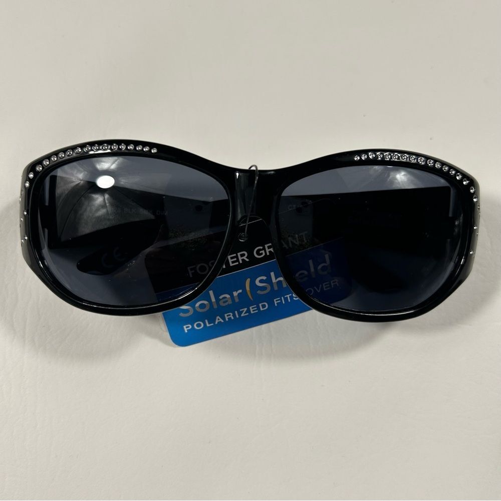 Foster Grant - Women’s Polarized Fits over Glasses Sunglasses